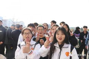 职校热舞吃瓜,吃瓜群众围观校园热舞热潮